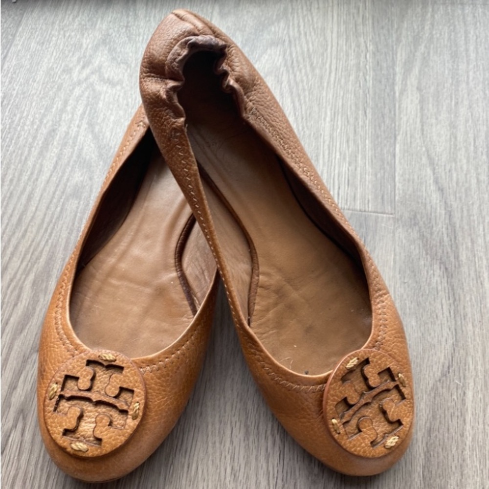 Tory Burch Reva Brown/Tan Pebbled Flats. Great Condition. Size 9
